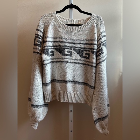 NEW Jen’s Pirate Beauty Dali Sweater 100% Polyester cream black gray pink - Picture 1 of 11